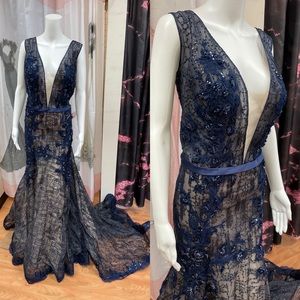 Custom 1 of a kind gown size 24 navy and nude with train beautiful beadwork nwt